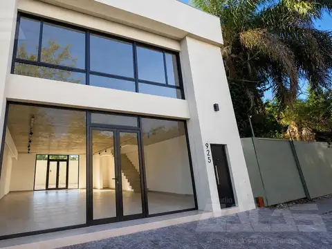 LOCAL COMERCIAL A ESTRENAR | 242 m² CUBIERTOS   80 m² DE PATIO | CENTRO DE ITUZAINGÓ NORTE