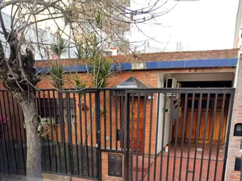 Casa  5 AMB  en venta en Monte Castro  (RESERVADO)