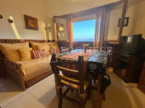 Departamento 2 ambientes con cochera y vista al mar al frente