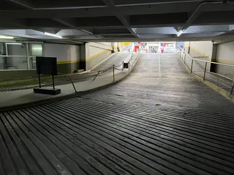 Cochera en venta para camioneta en Bristol Center - Centro