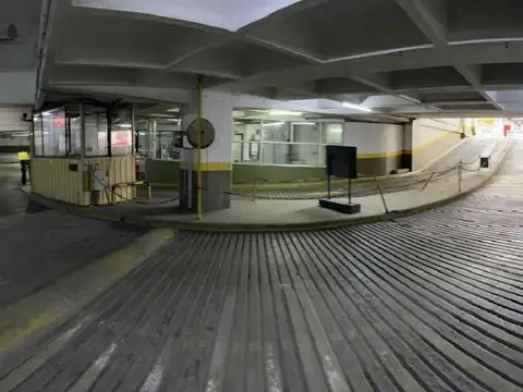 Cochera en venta para camioneta en Bristol Center - Centro