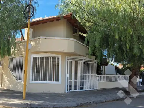 Casa- VENTA- 4dorm.