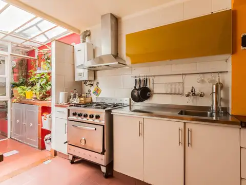 VENTA PH 7 AMBIENTES BALVANERA CON PATIO/PARRILLA