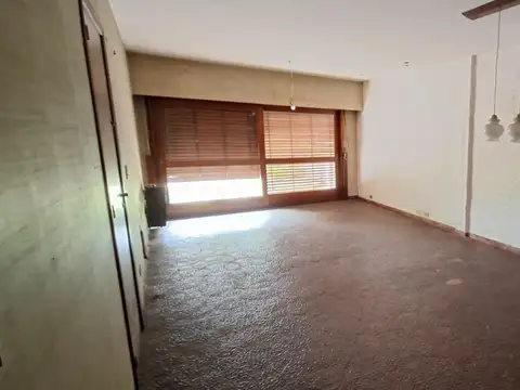Casa 7 ambientes con 2 baños