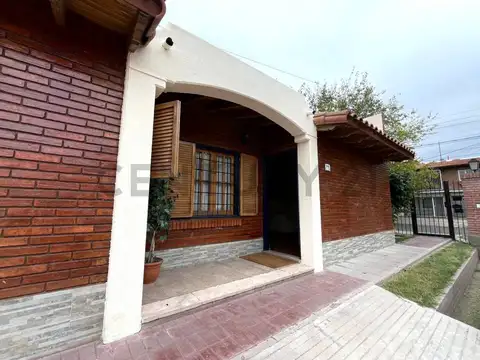 CASA EN VENTA EN BARRIO CERRADO EN DORREGO
