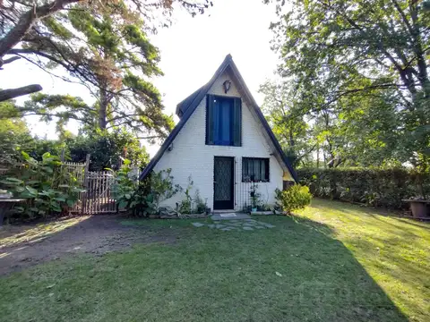 Venta. Casa Alpina. 2 Ambientes Sobre Lote De 595 M2. Barrio Parque Sakura