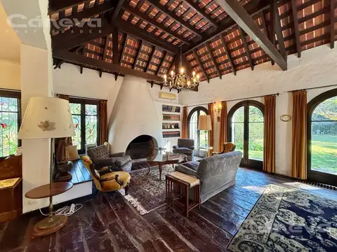 Casa 12 ambientes con 6 baños