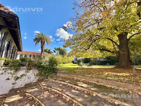 Casa estilo colonial con jardin y pileta en Martínez Lib. al río Multifamiliar