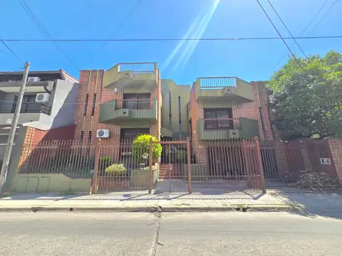 Edificio con 3 departamentos en Venta en Ramos Mejía
