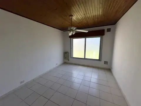 Casa c/ 2 dptos. al frente en VENTA