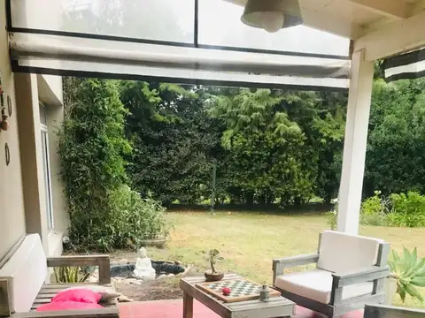 Casa 6 ambientes con 2 baños