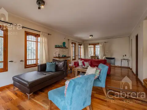 Casa 6 ambientes con 2 baños