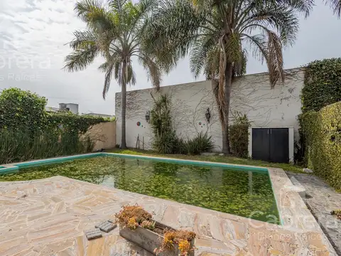 Casa en Venta con 3 cocheras