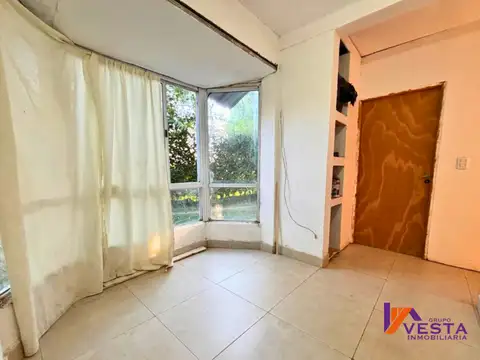 Casa 7 ambientes con 2 baños