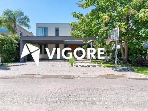 Casa en venta c/ cochera en Adrogué