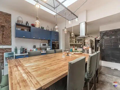 Casa 6 ambientes con 4 baños