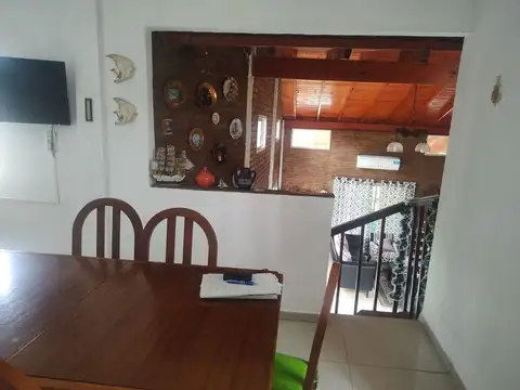 Casa 4 ambientes con 2 baños
