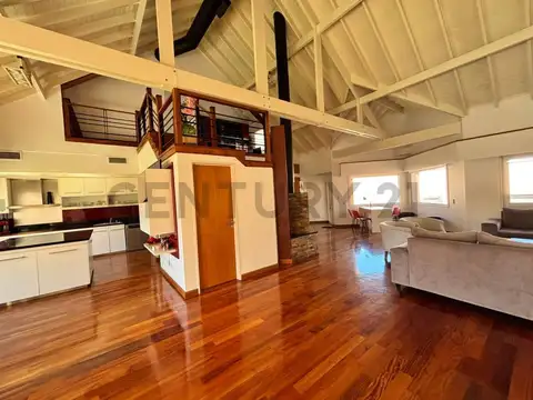 Casa 6 ambientes con 4 baños