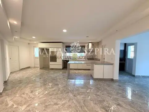 Casa 6 ambientes con 5 baños