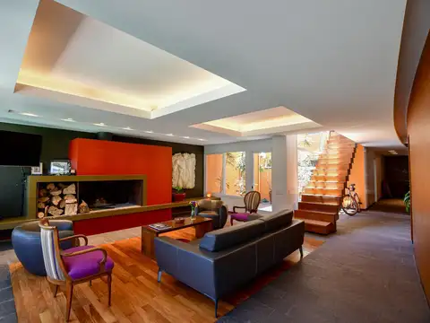Casa de 4 dormitorios y estudio en Venta en La Plata