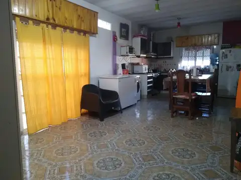 Casa 4 ambientes con 1 baño