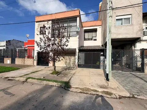 VTA PH AL FRENTE / COCHERA / PATIO / DOCK SUD