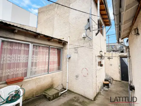 Casa 5 ambientes con 2 baños