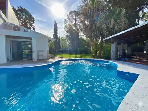 Venta Casa de 3 Dormitorios con jardín y pileta en Zona 6, Funes
