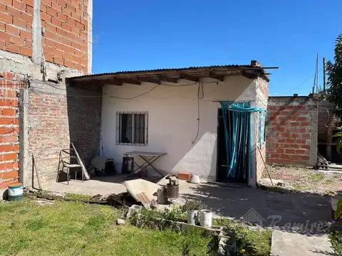 Casa 2 ambientes con 1 baño