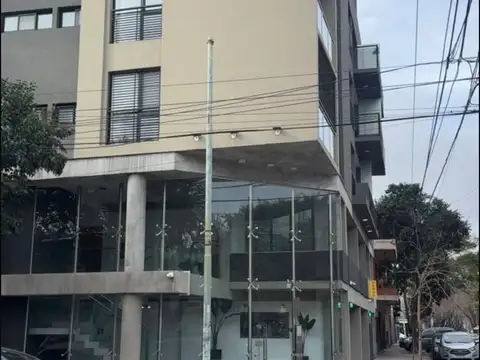 Oficina enorme super luminosa y accesible