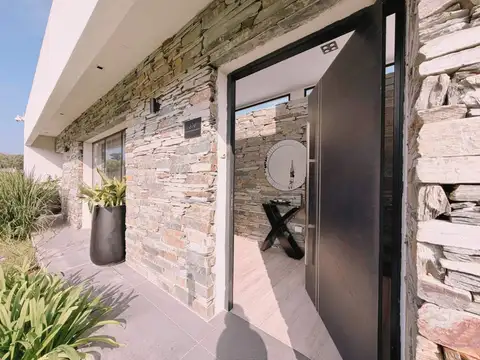 Casa en Venta en Pilar del Este - San Ramiro, USD 440.000