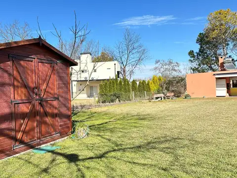 Casa en Venta con 2 cocheras