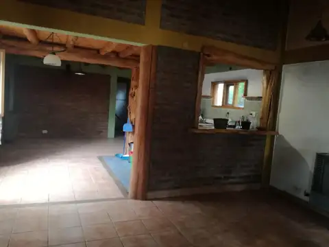 Casa 4 ambientes con 2 baños
