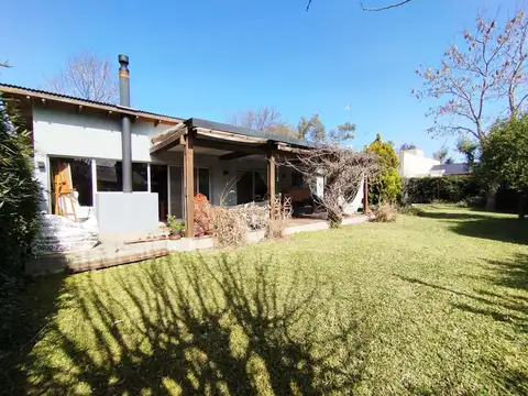 Casa PH moderna en venta en Barrio Riberas Loma Verde Escobar con parque y piscina sin expensas