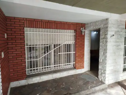 ALQUILER CASA DE TRES DORMITORIOS SAN LORENZO