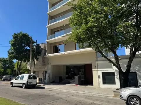 PISO PREMIUM DEPARTAMENTO DE 3 DORM. C/ COCHERA EN PLAZA AZCUÉNAGA-AV. 19 e/ 44 y 45