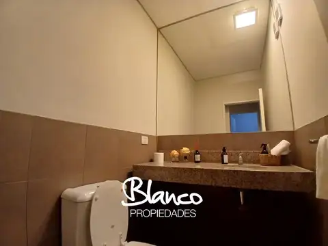 Oficina en Alquiler en Pilar Centro, $ 2.300.000
