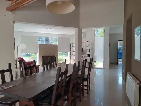 Casa 5 ambientes con 3 baños