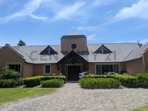CARMEL COUNTRY CLUB , PILAR - IMPONENTE CASA EN VENTA