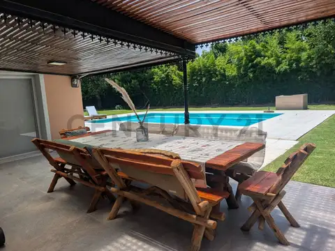 CARMEL COUNTRY CLUB , PILAR - IMPONENTE CASA EN VENTA