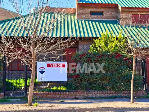 VENTA CASA 5 DORMITORIOS - CENTENARIO