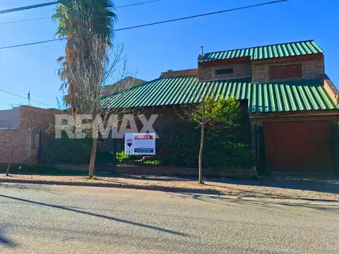 VENTA CASA 5 DORMITORIOS - CENTENARIO