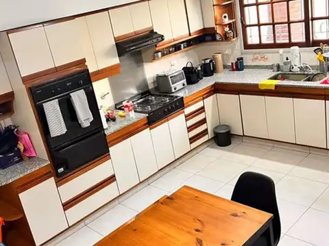 Casa 5 ambientes con 4 baños