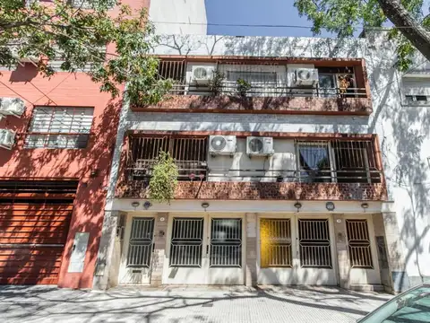 PH  triplex. Venta. Permuta. Floresta.Apto Crédito