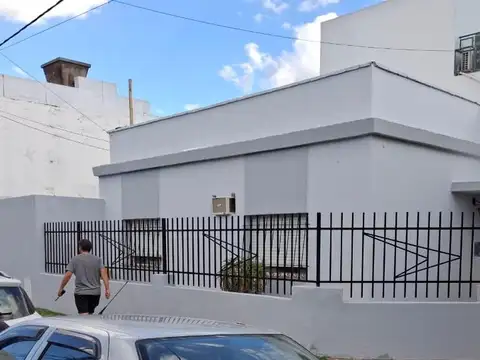 Casa En Venta Barrio Alvear, Rosario Apta Crédito Hipotecario.