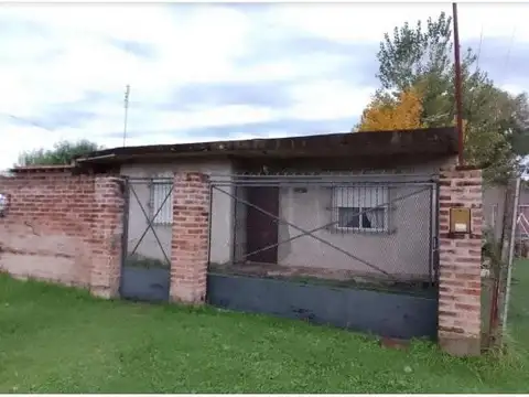 Casa 4 ambientes con Patio Espacio Guarda Auto y Fondo