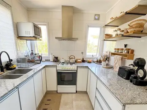 Casa 4 ambientes con 2 baños