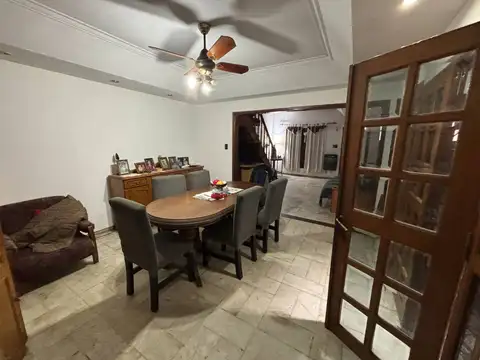 VENTA CASA 3 DORMITORIOS COCHERA PATIOS ECHESORTU