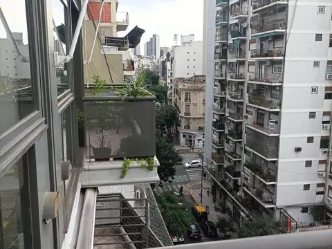 ALQ 2 amb en Almagro, baño y cocina comp, al frente con balcón