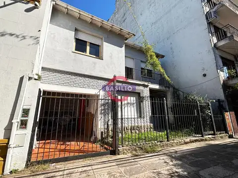 Almirante Brown al 200 esq. Acassuso